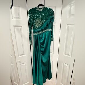 Elegant Green Evening Gown
